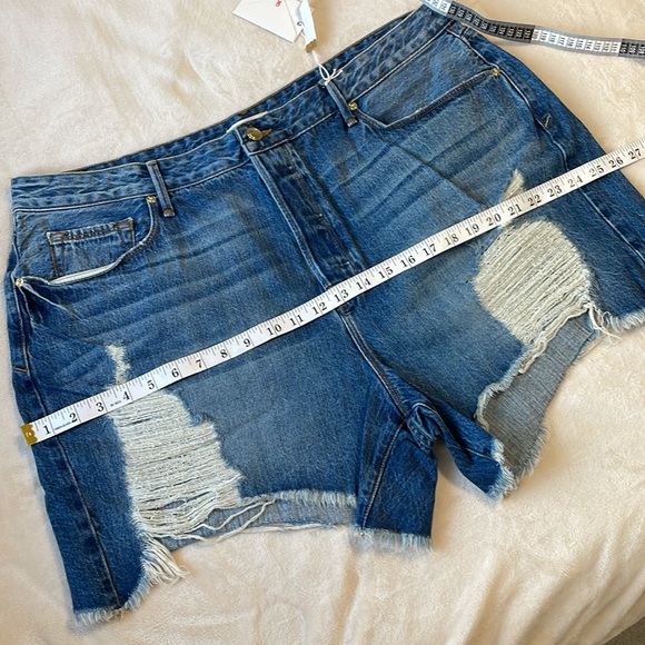 NEW Good American The Bombshell Short Cut Off Jean Shorts Size 18 - Picture 9 of 10